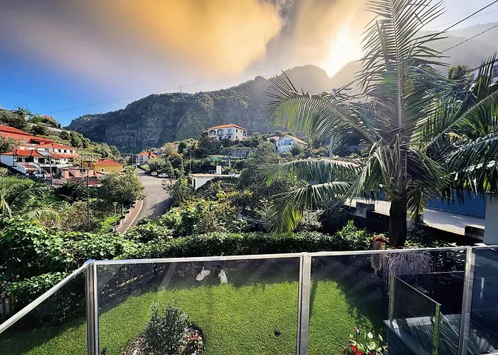 Bela Vista House 蓬塔德尔加达